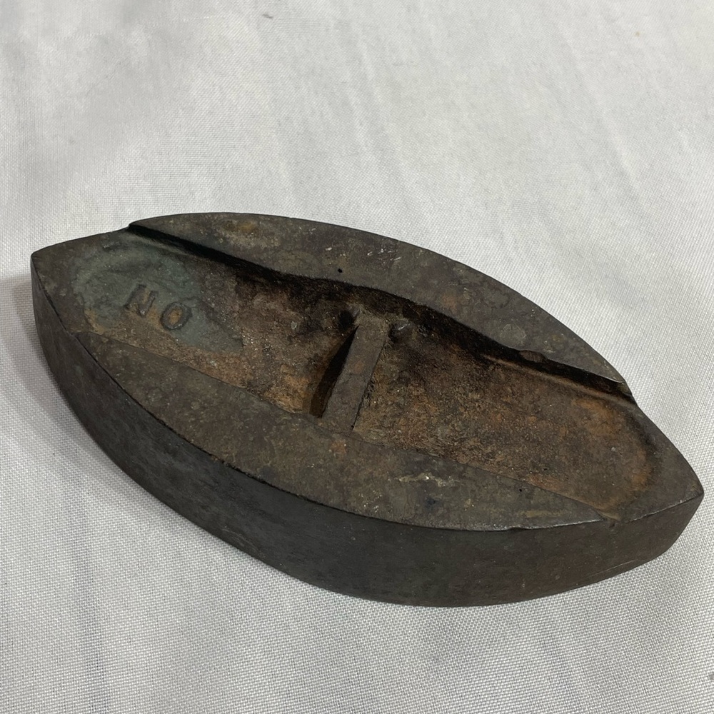 Antique sad iron head great condition